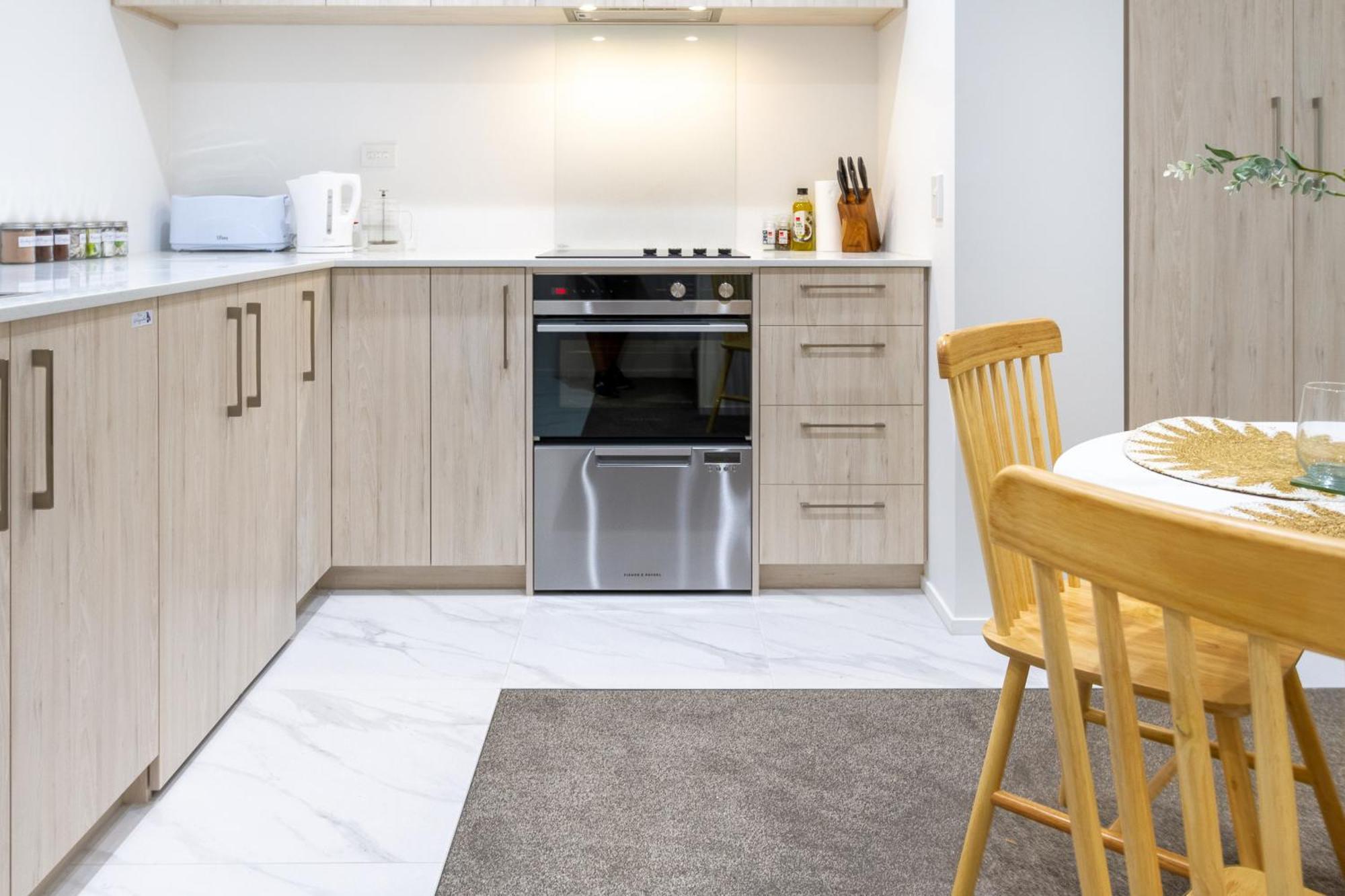Urban Retreat: 2-Br Gem In Central Christchurch Apartment Exterior photo