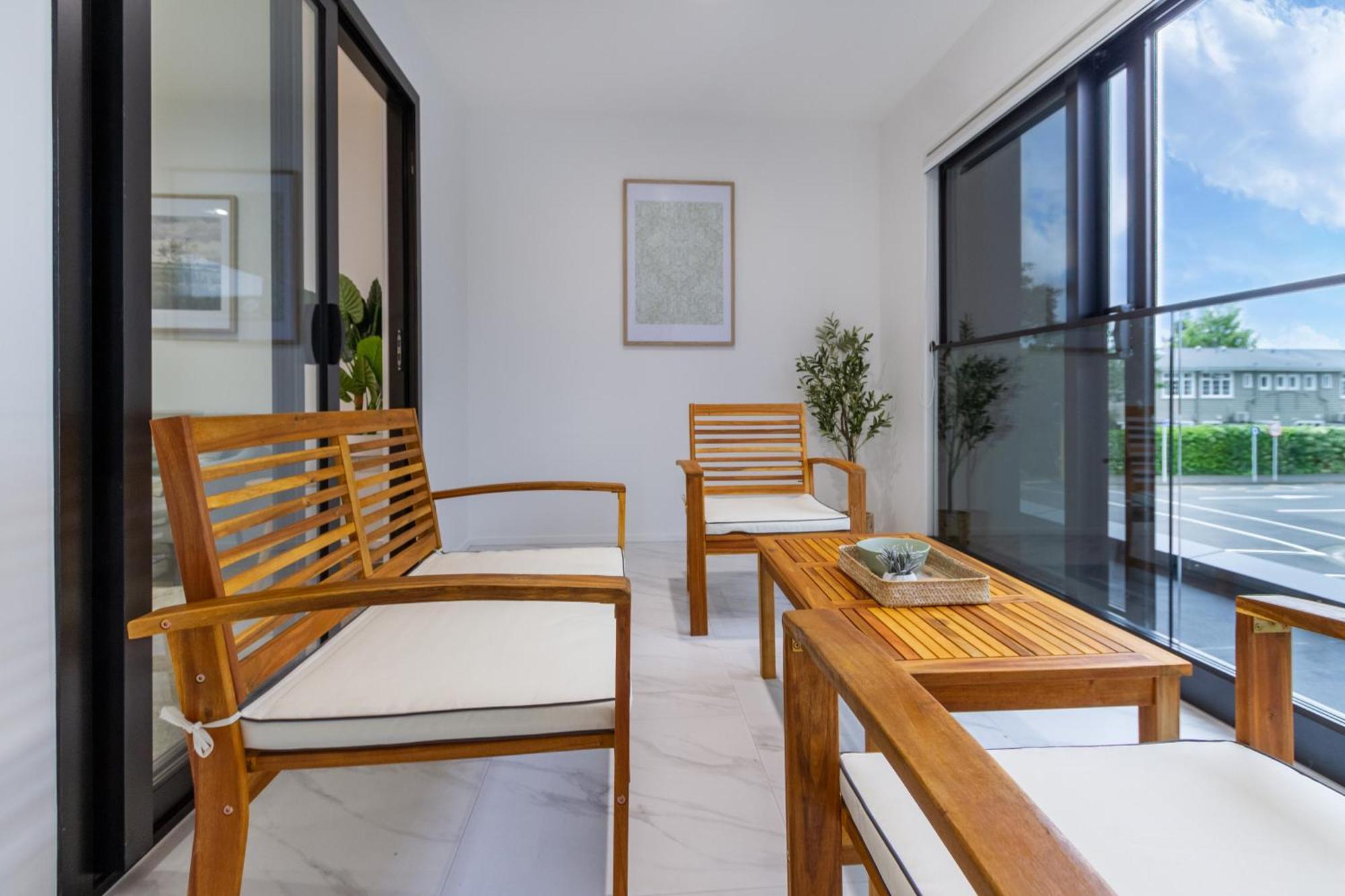 Urban Retreat: 2-Br Gem In Central Christchurch Apartment Exterior photo